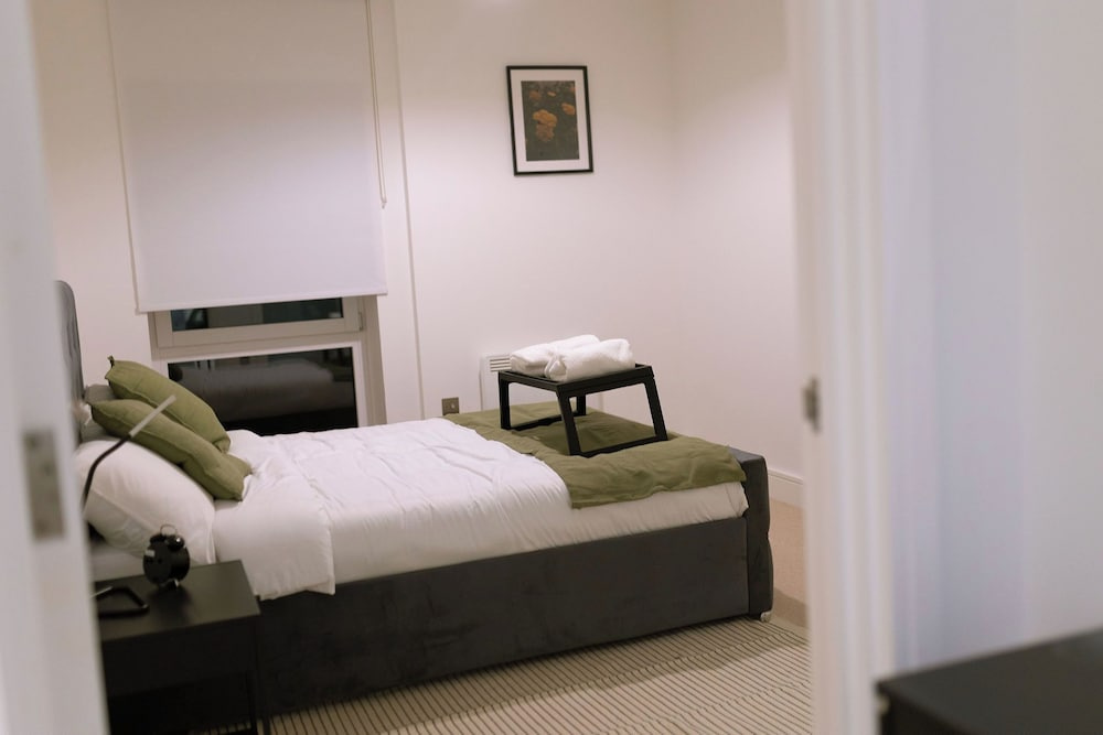 Charming 2-bedroom Apartment in West Midlands With Modern Amenities