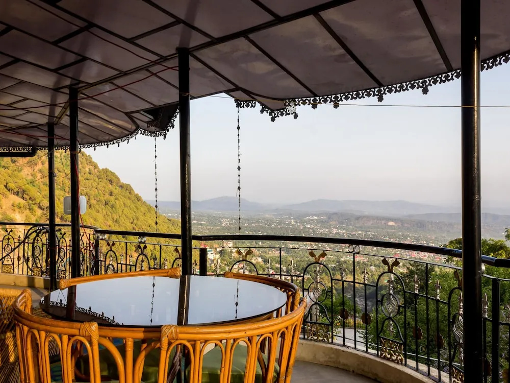 OYO 14410 Home Peaceful Villa McLeod Ganj