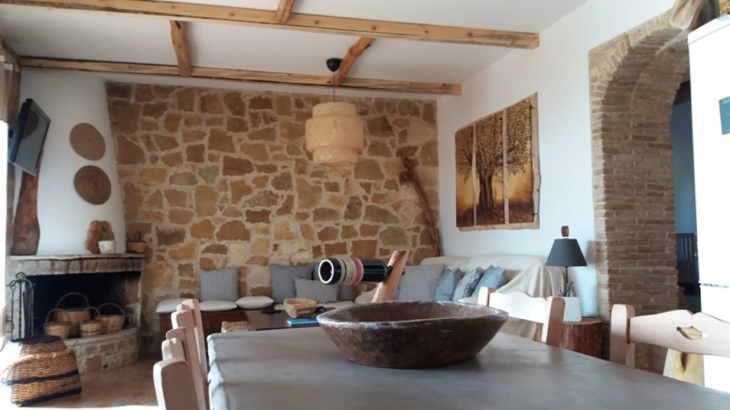 Evia rent a villa only 99km from Athens with private pool