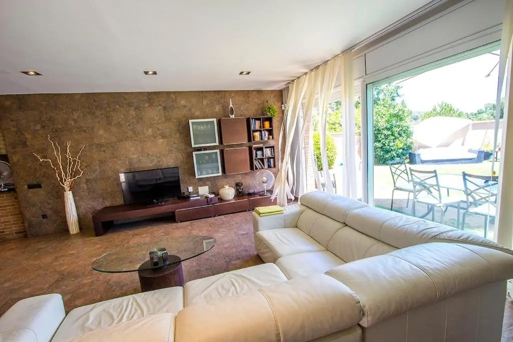 Catalunya Casas Modern and spacious with private pool close to BCN