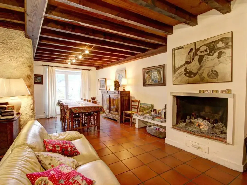 Gîte spacieux avec jardin calme et jeux d'enfants - FR-1-496-95