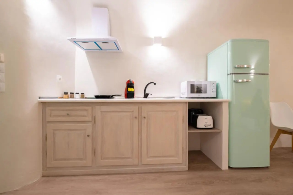 White Orchid Cave House & Studio