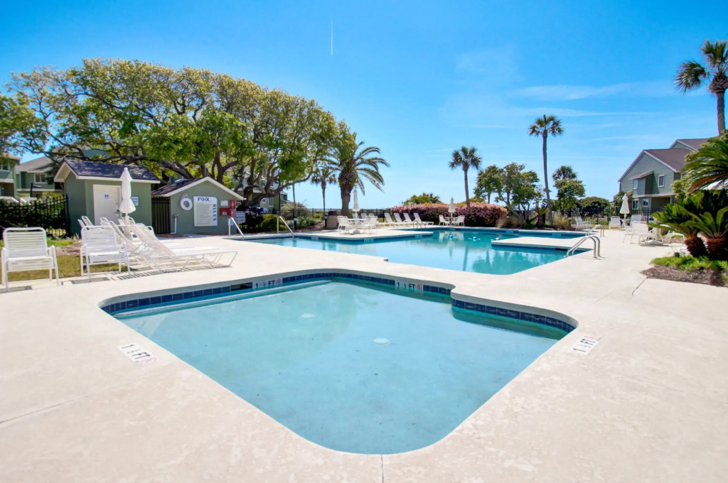 3C Mariners Walk by Avantstay Beach & Pool Access, Enclosed Porch