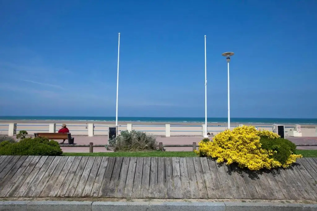 Appart Résidence proche plage avec piscine et parking couvert privé