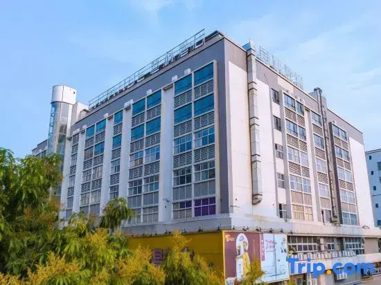 Lavande Hotels（Maoming high-speed railway station xinfu road branch）
