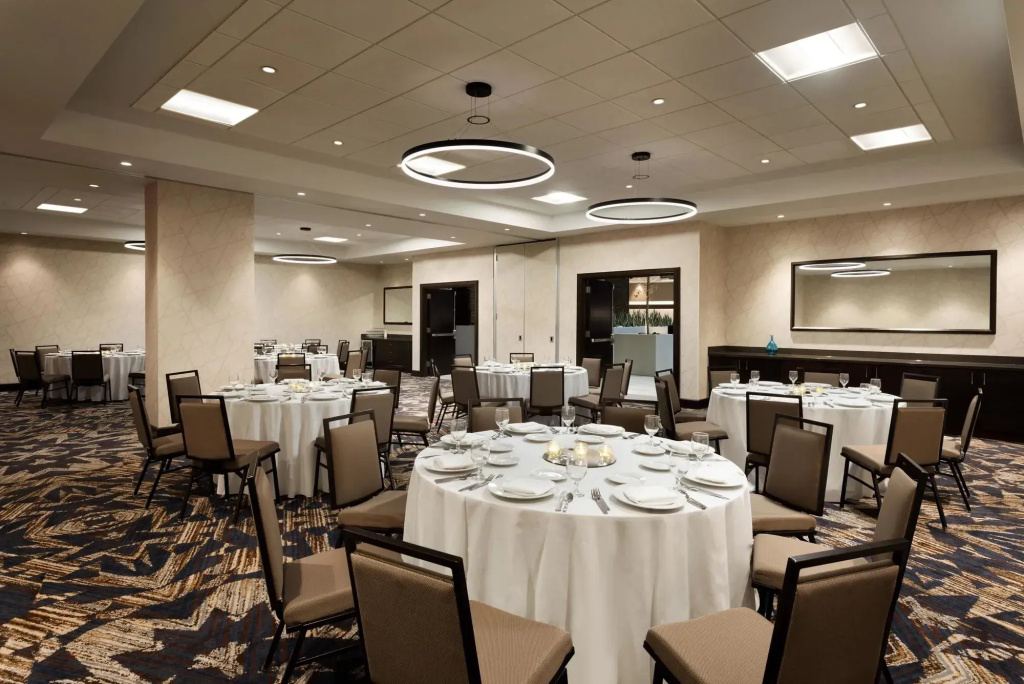 Embassy Suites by Hilton Chicago Lombard