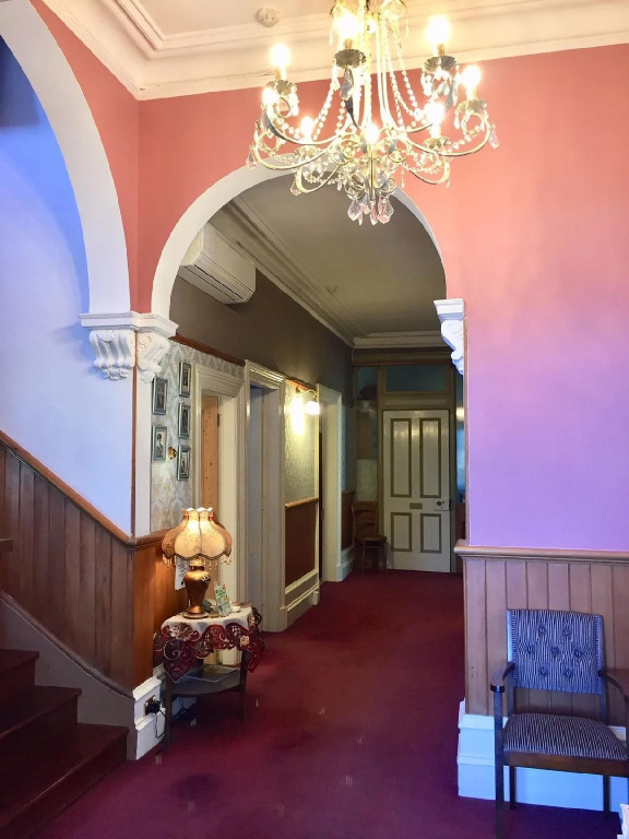 Hulmes Court Bed And Breakfast