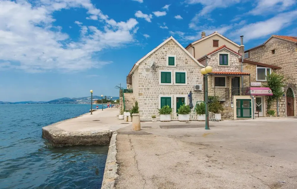 Nice Home in Kastel Kambelovac With Wifi and 4 Bedrooms