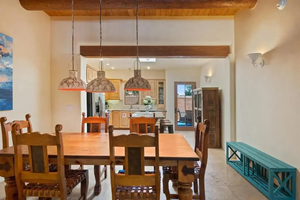 Casa Nona - Pristine Home in the Railyard District, Walk to The Plaza