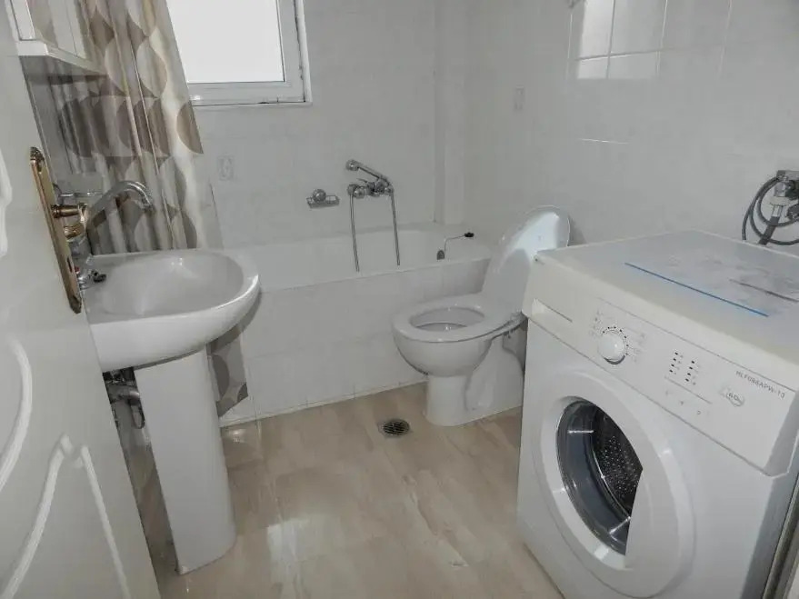 Cozy apartment for 2-5 people-Center Tripoli 1