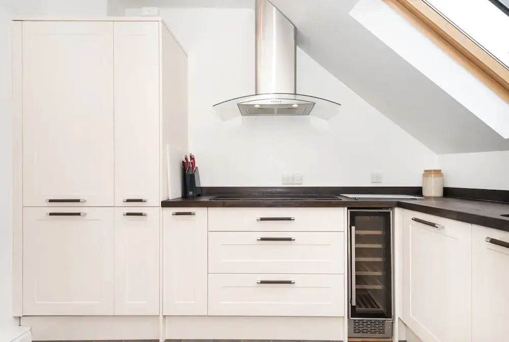 Traditional, Stunning and Spacious 2BR Apt for 4
