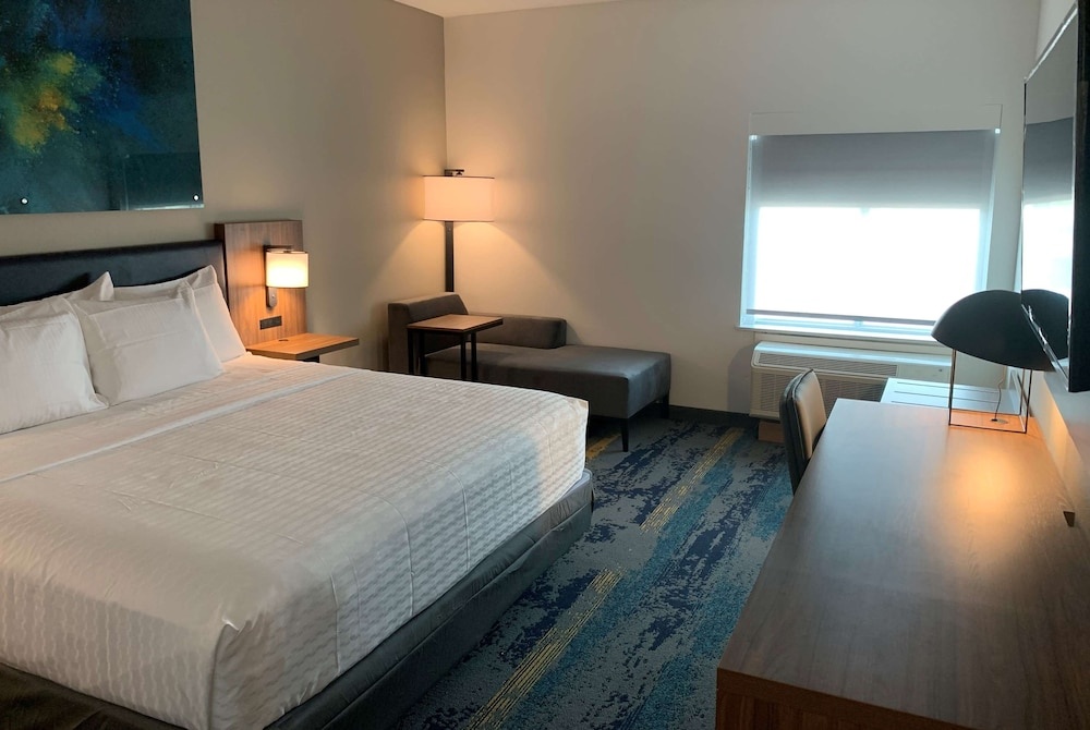 La Quinta Inn & Suites by Wyndham Texas City I 45 Galveston Area