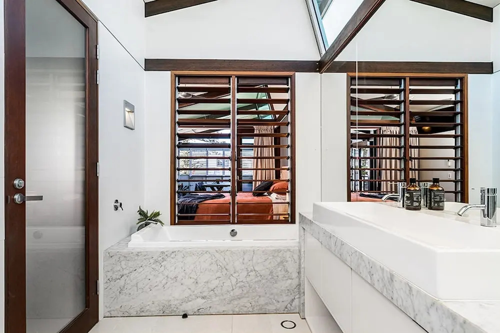 Your Luxury Escape - On The Bay 2