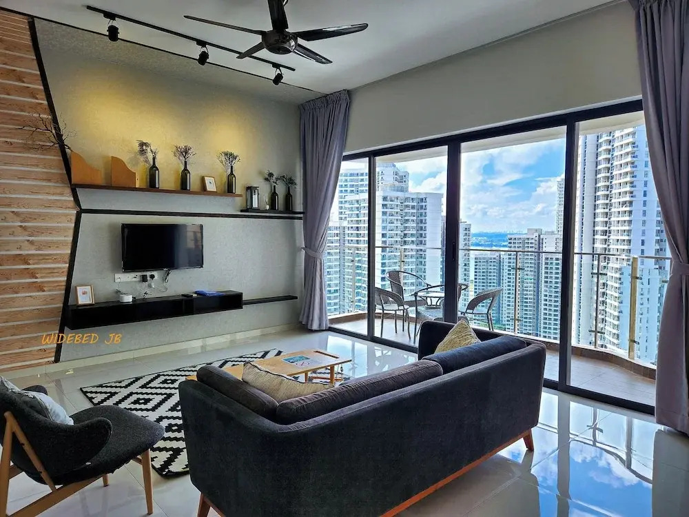 Scenic Country Garden Danga Bay by Lions Bay