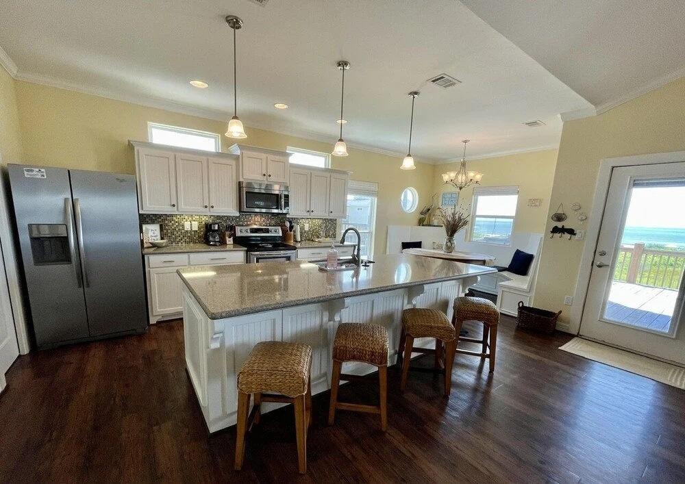 Beachy Beach 3 Bedroom Home by Redawning
