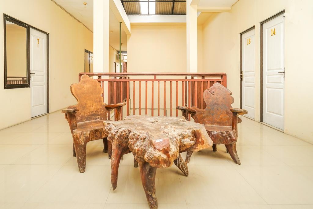 OYO 494 Nadia Homestay Syariah Near RSU Premier Surabaya Kota Surabaya
