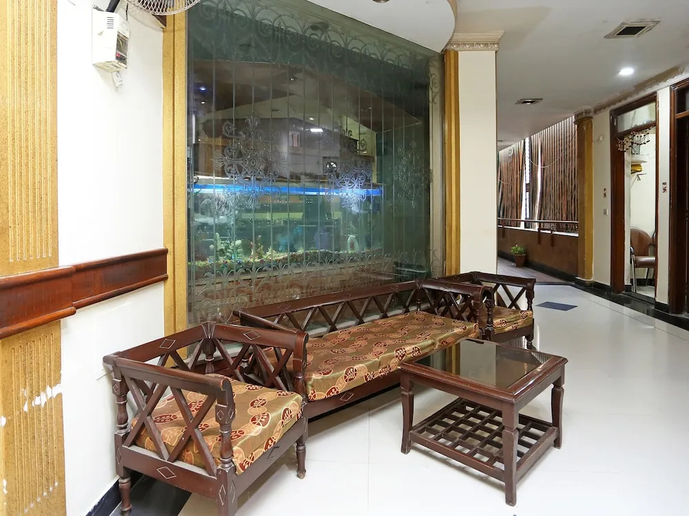 OYO 26647 Minar Hotel
