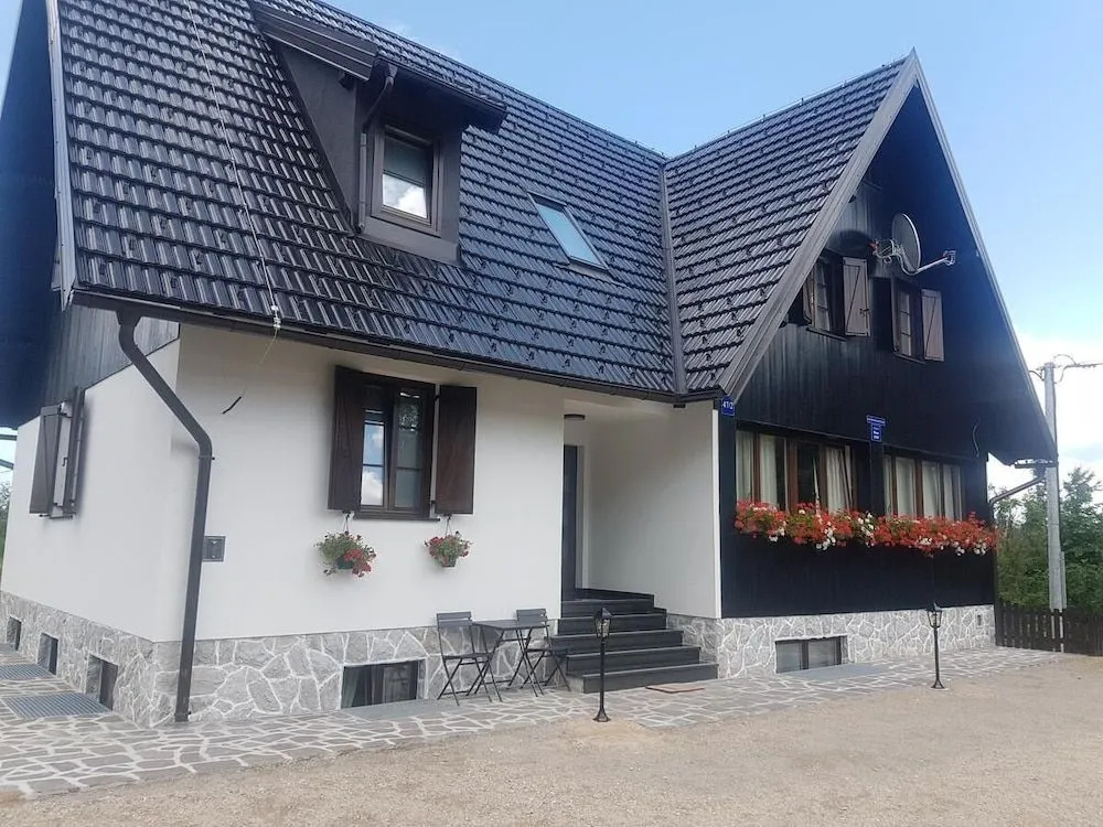 Plitvice Falls Cottage - Luxury rooms & Dinner