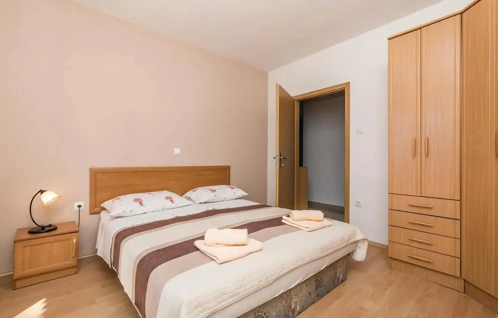 Awesome Apartment in Lovran With Wifi and 2 Bedrooms