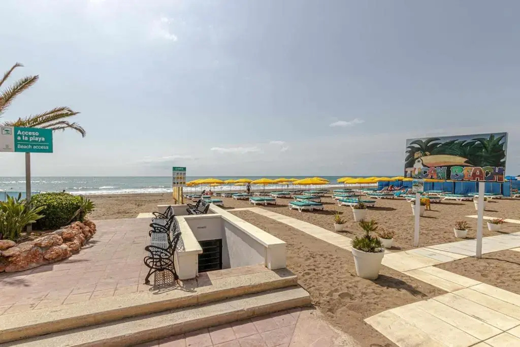 797 Holiday Rentals- Duplex for 7 Carihuela 1 min beach mas parking