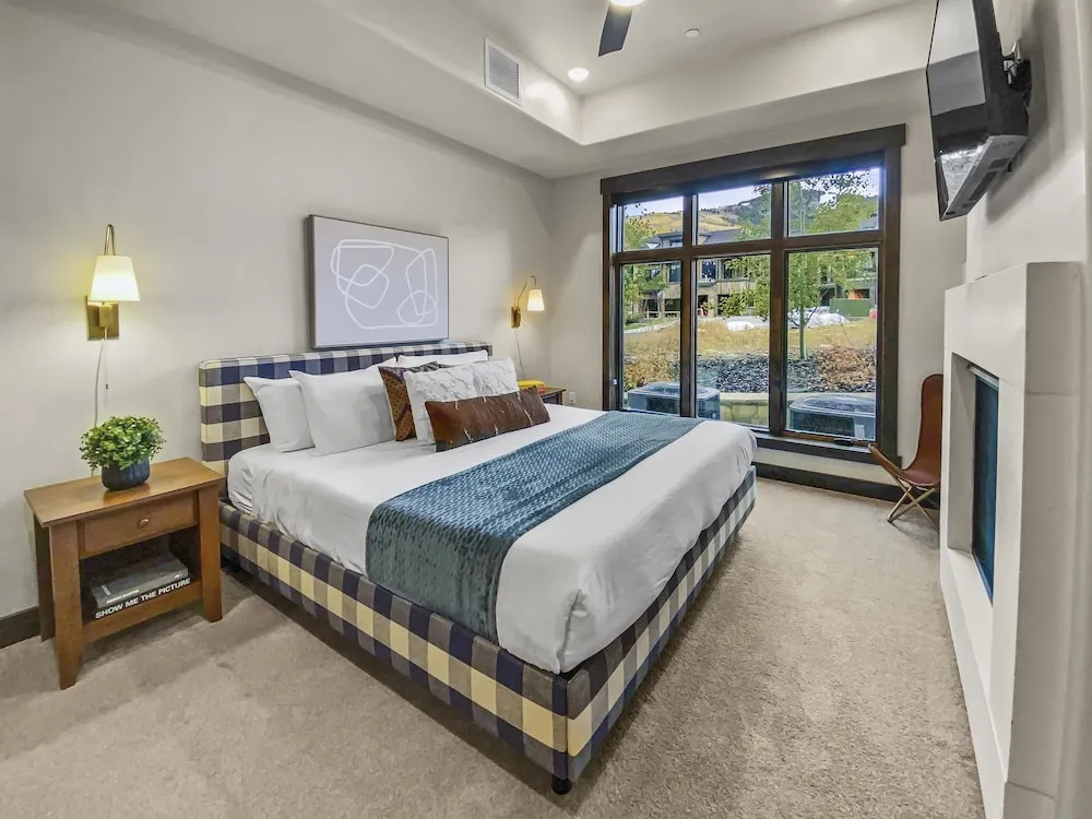 106 Blackstone Mountain Marvel! 2 Bedroom Condo by RedAwning