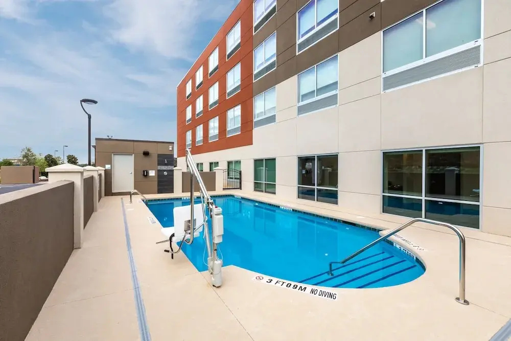 Holiday Inn Express and Suites Greenville - Taylor