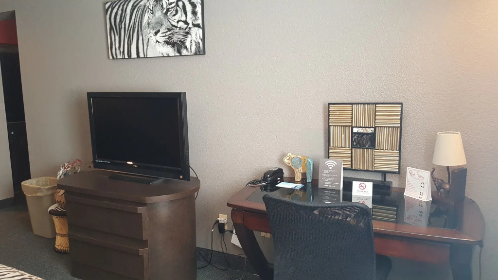 Knights Inn and Suites - Grand Forks