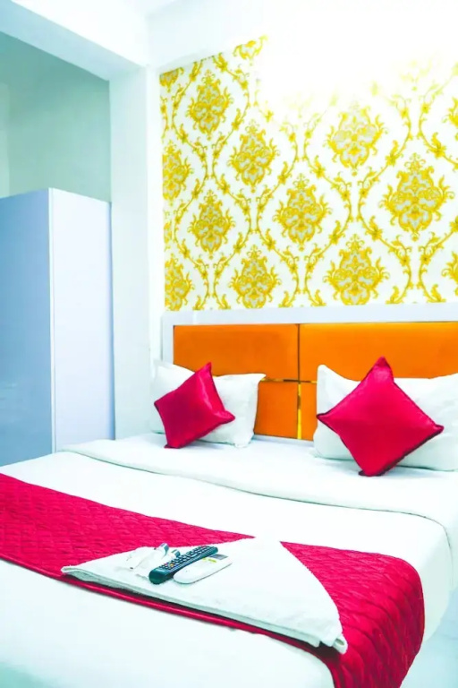 Roomshala 124 Royal inn Rohini