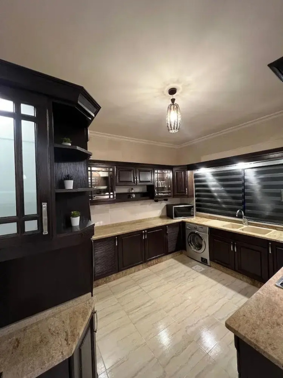 3 Bedroom Apartment Of 200 Square M With Terrace