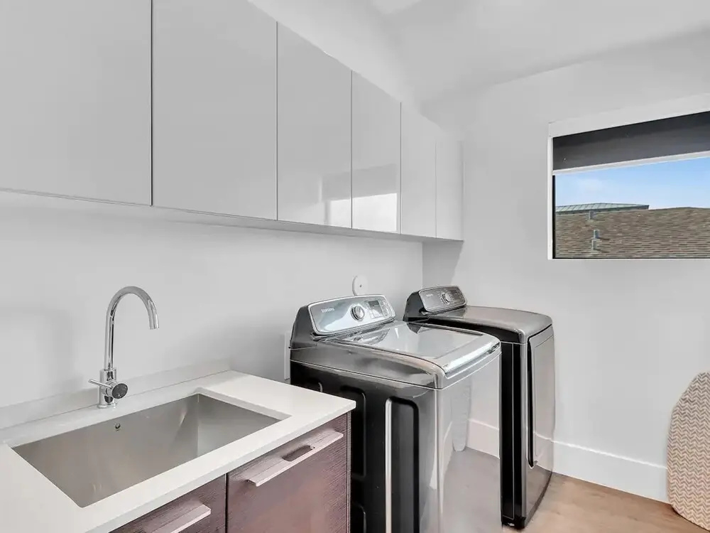 New Luxurious Home 3 Min to Beach Walk to Las Olas