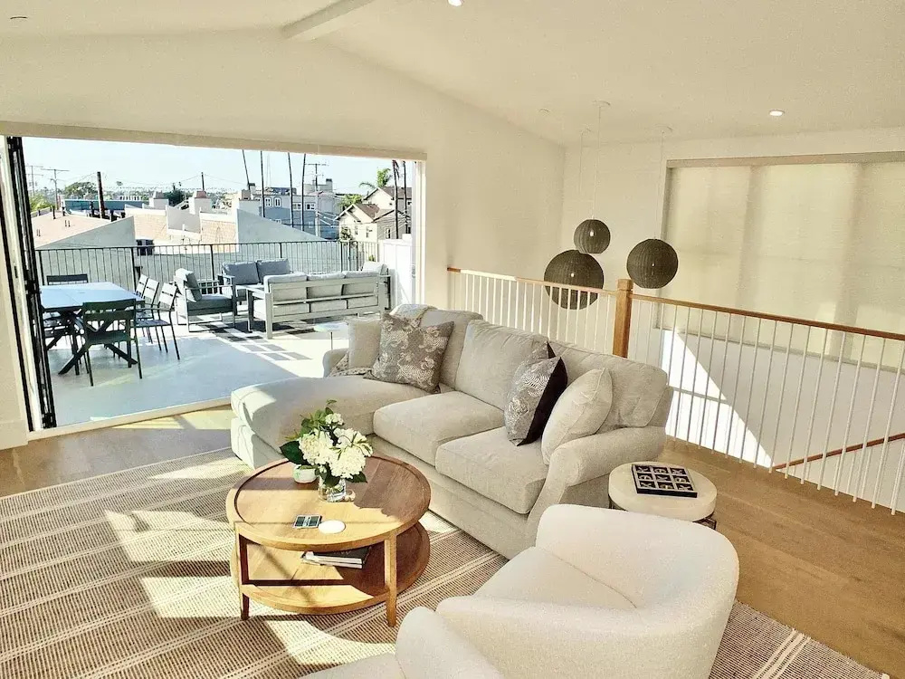 Beach Paradise Stunning 3-story in Long Beach!