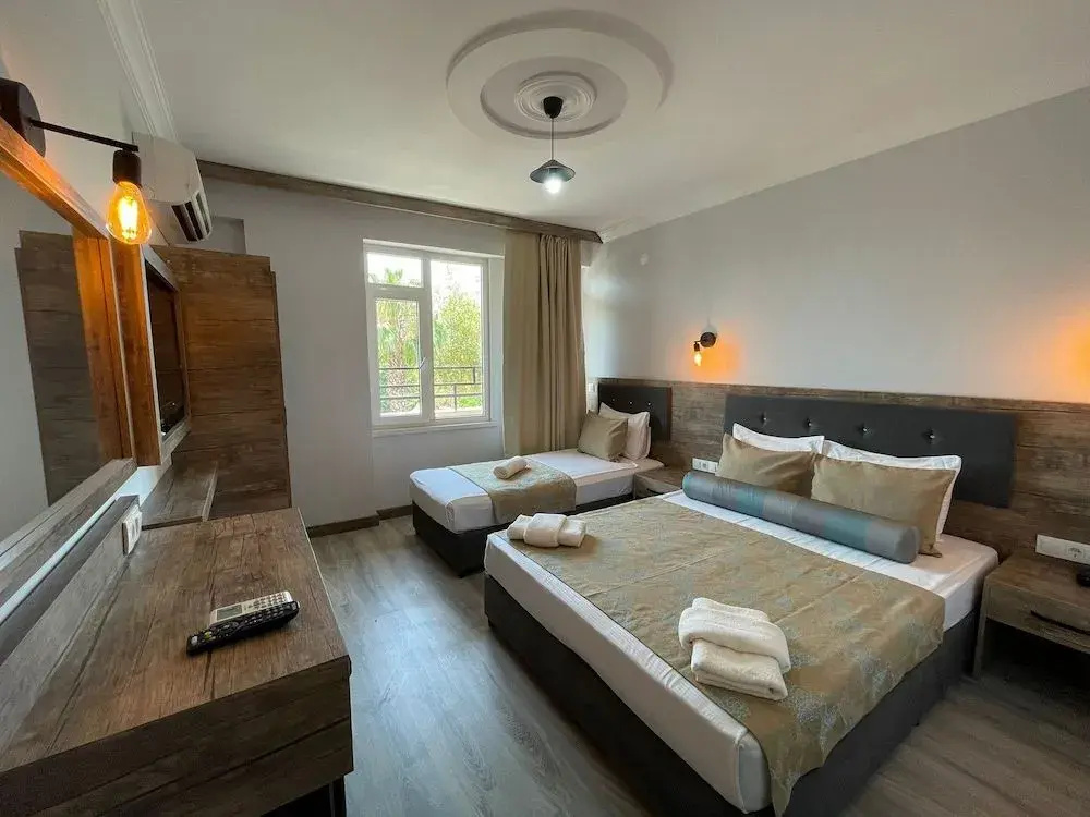 Seven City Hotel