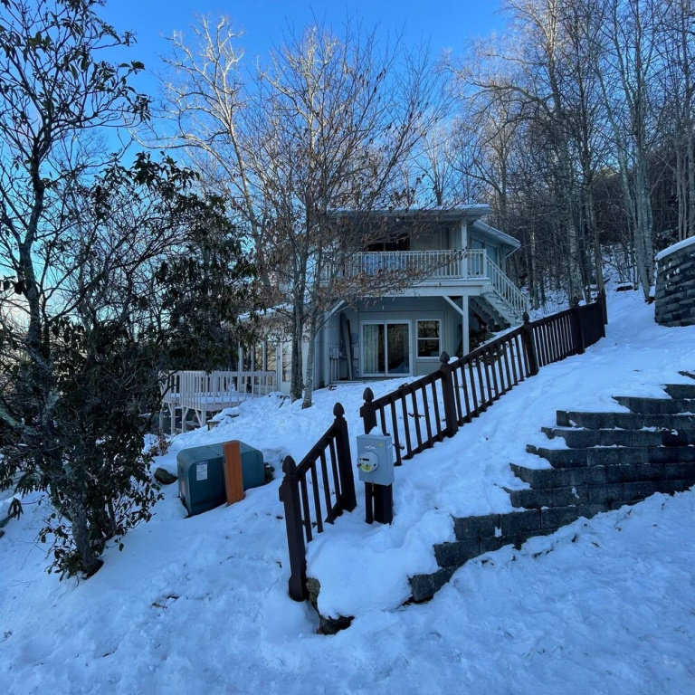 Slopesider 23b 2 Bedroom Condo by RedAwning