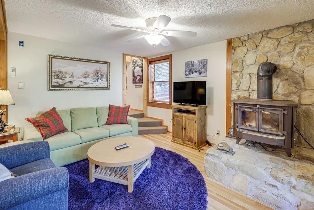 Near Skiing, 2 Furnished Decks: Newland Retreat!