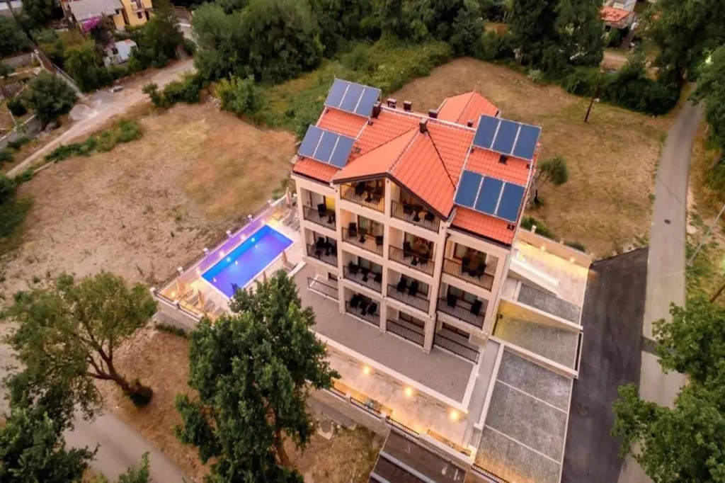 Luxury Apartments Queen