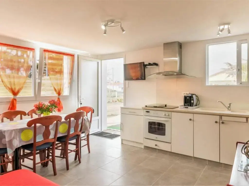 Maison mitoyenne cosy à 200m de la mer avec terrasse, wifi et équipements bébé - FR-1-306-1062