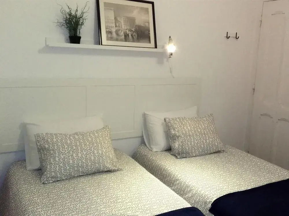 R & Freud Guest House