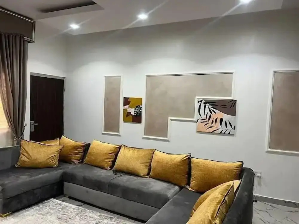 Metrohut Service Apartments