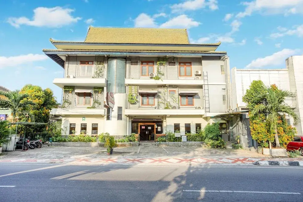 Hotel Winotosastro by Athelu
