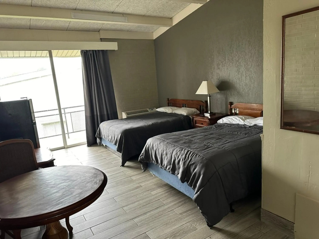 OYO Hotel Greensboro NC Southwest I-85