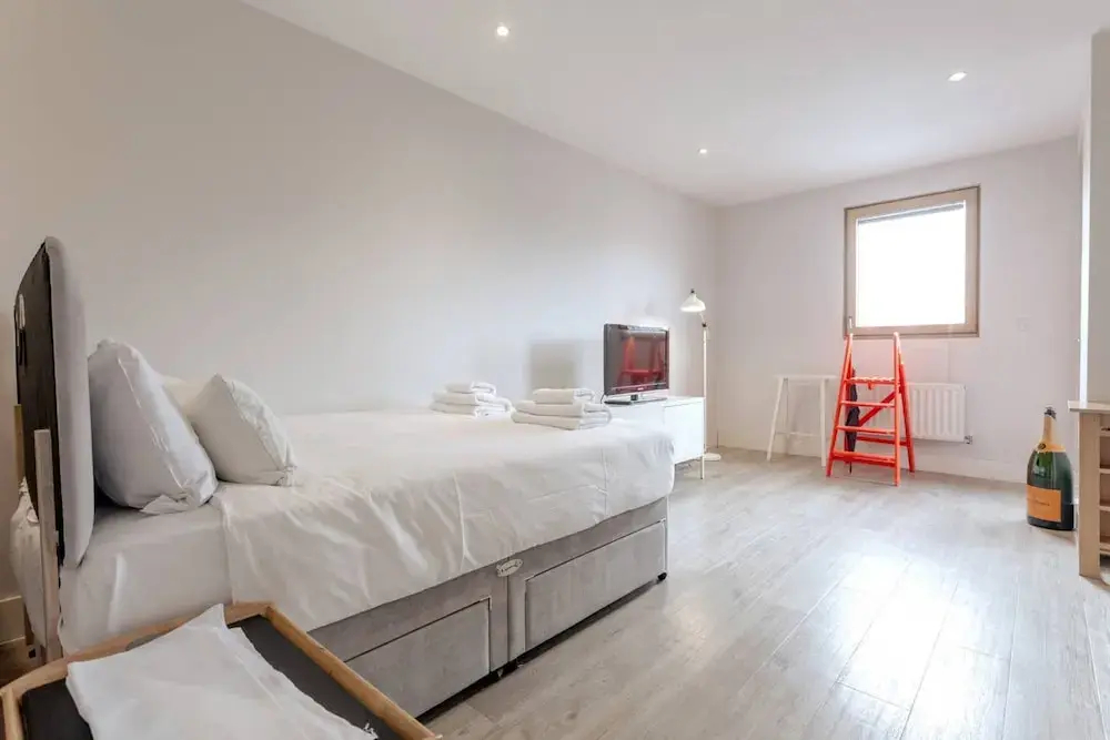 Pristine Modern Flat in East London