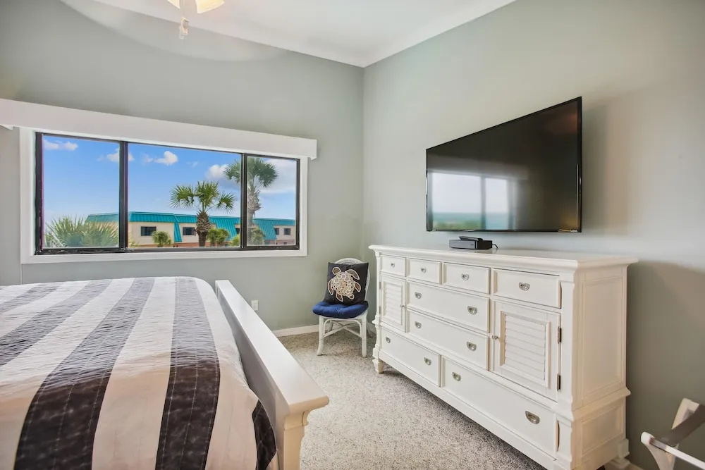 SEA -317 2BR Ocean View Pool Free Tix