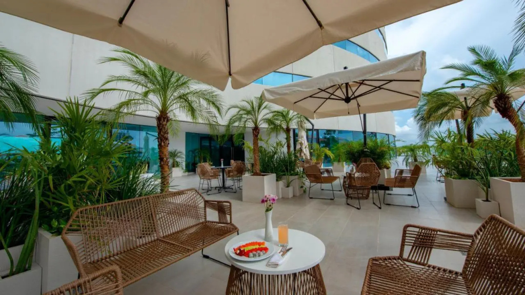 Holiday Inn & Suites - Merida La Isla by IHG