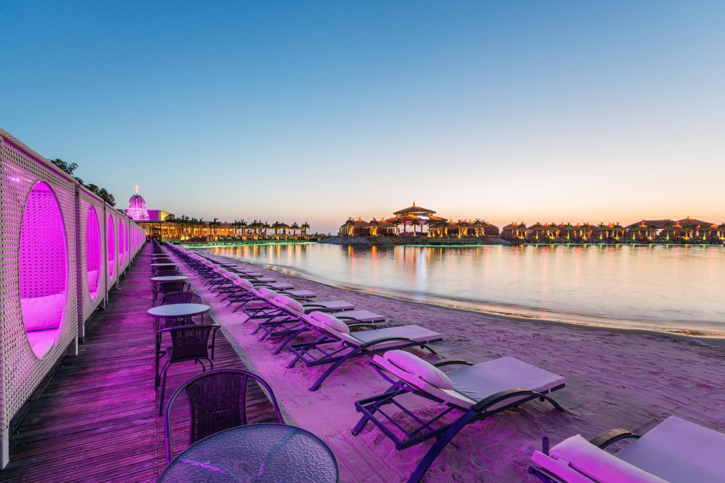 Cratos Premium Hotel Casino & SPA