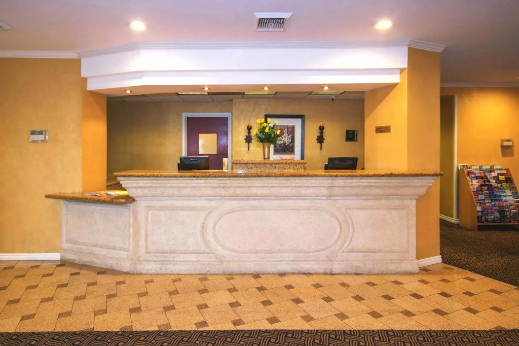 Oakland Airport Executive Hotel