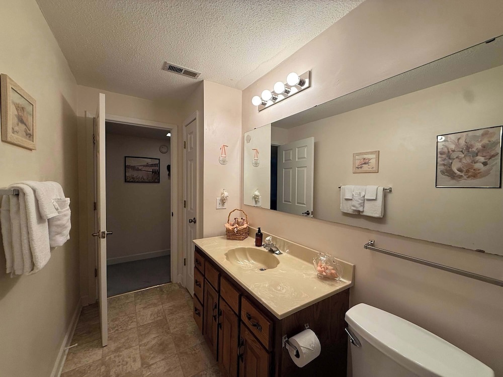Ozark Get-away Lakefront Condo With Boat Slip