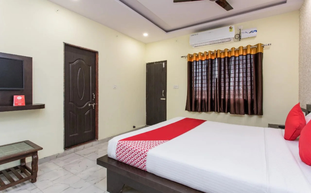 Lavish By FabHotel