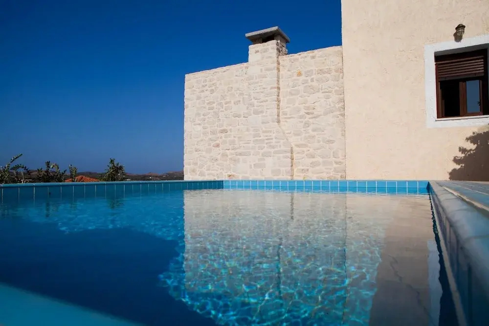 Studio in Roumeli, With Pool Access, Enclosed Garden and Wifi
