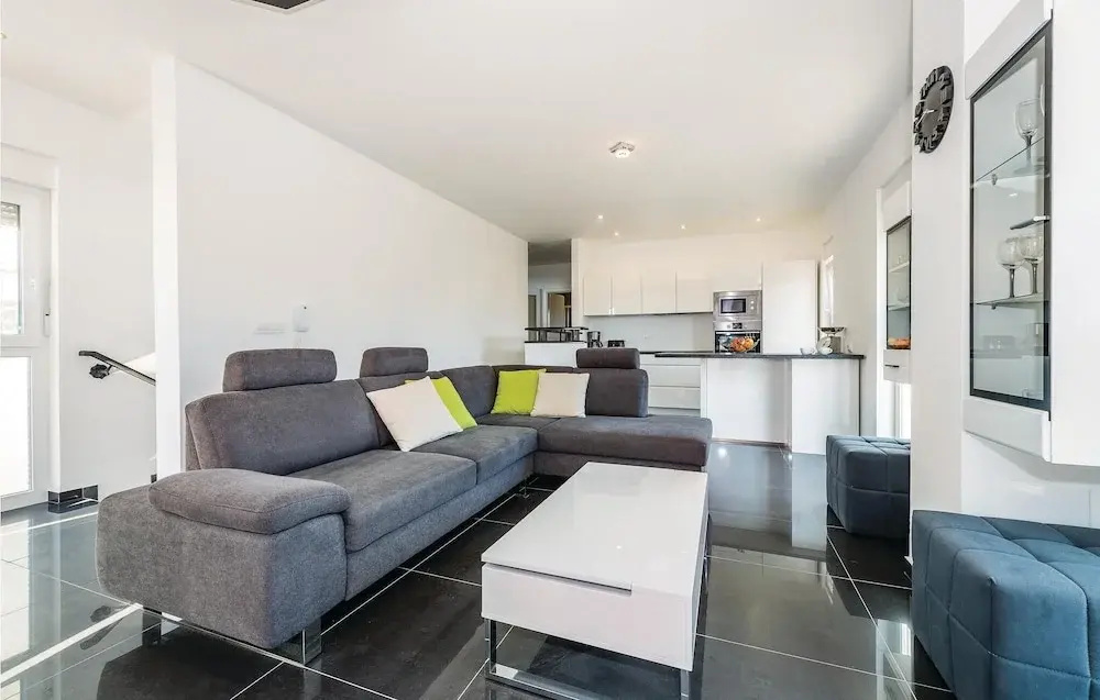 Three-Bedroom Holiday Home In Brodarica