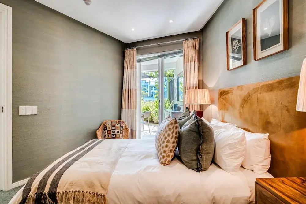Secure 2bed Apartment in the Marina Carradale 002